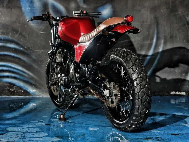 Custom Kawasaki ER6N Tahun 2013 Retro Scrambler  Otosia.com