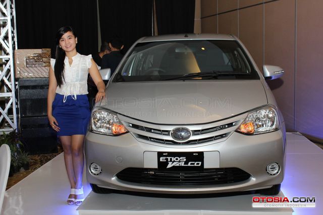 Toyota Etios Valco Girls - Gadis-gadis Cantik di 