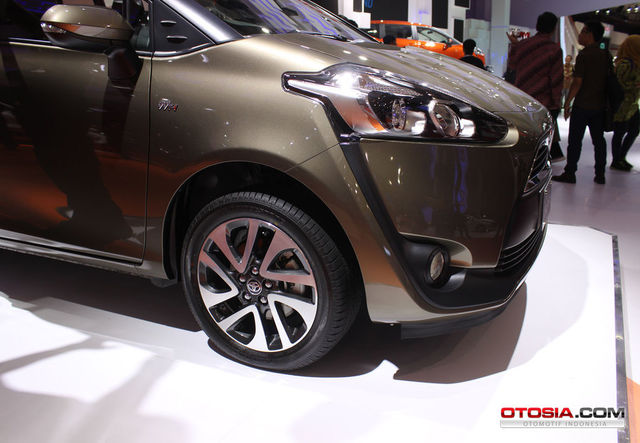 Toyota Sienta di IIMS 2016 - Penampakan Perdana Toyota 