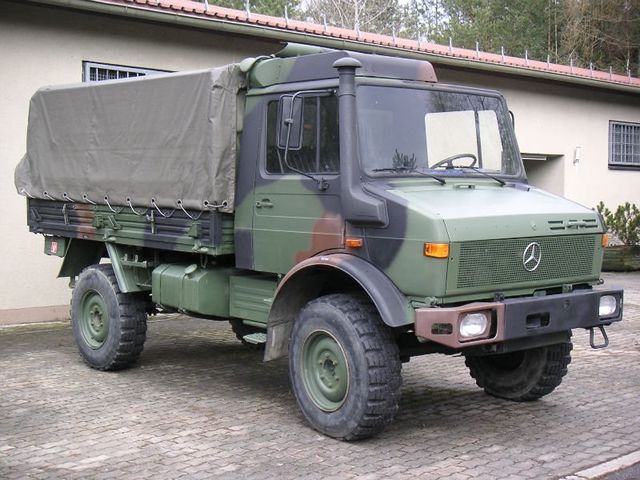 Truck Off-Road Mercedes-Benz Unimog 1300L - Mercedes-Benz 