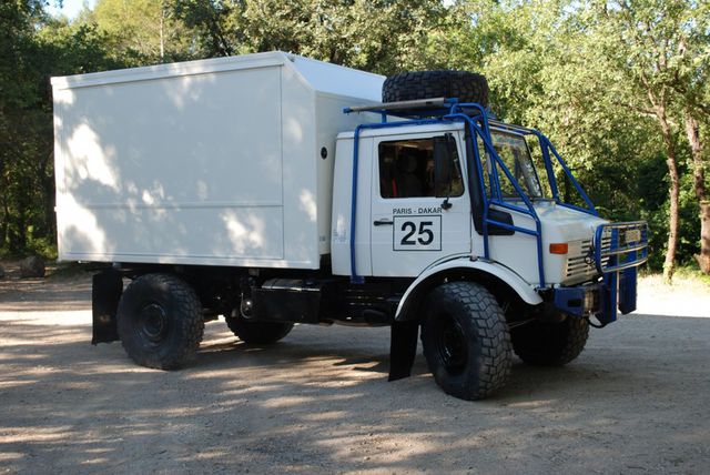 Truck Off-Road Mercedes-Benz Unimog 1300L - Mercedes-Benz 