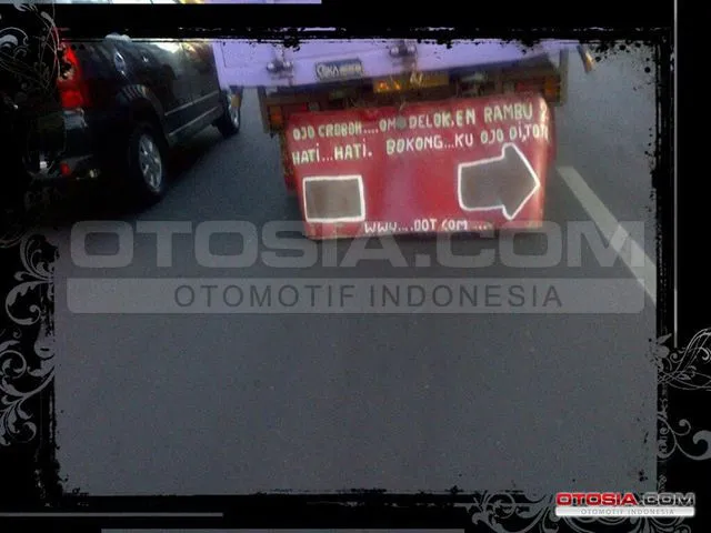 Truk Dengan Karya Seni Tulisan Lucu Dan Unik Truk Dengan Karya Seni Tulisan Lucu Dan Unik