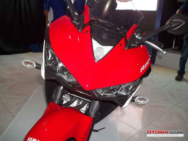 Yamaha R25 Resmi Meluncur - The Baby M1, Yamaha R25 