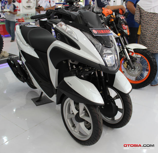 Vespa Modifikasi Tiga  Roda  Opening q