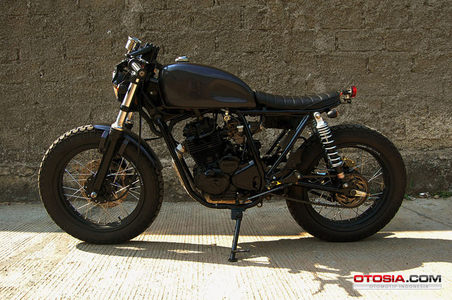 Yamaha Scorpio Hasil Kawinkan Bobber dan Cafe Racer 