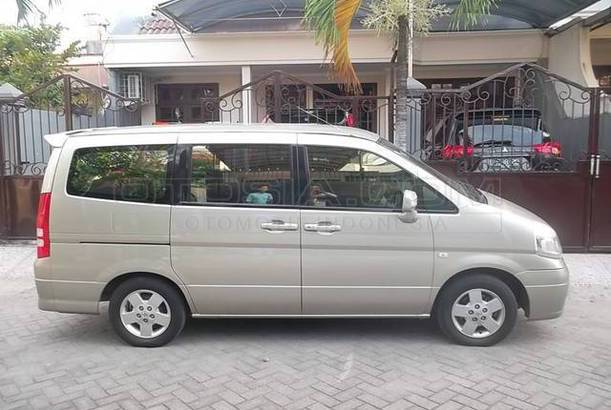 Jual Mobil Nissan Serena 2 0 Hws Bensin 2004 Surabaya Otosia Com