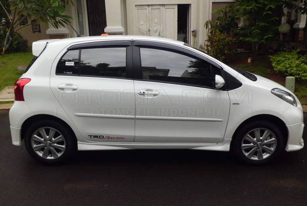 Jual Mobil Toyota Yaris Trd Sportivo Bensin 2012 Bandung Otosia 