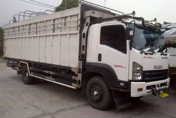 Jual Mobil Isuzu Giga Fvz Solar 2012 Jakarta Selatan Otosia Com