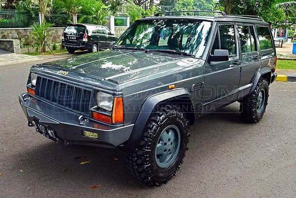 Jual Mobil  Jeep  Cherokee  4 0 A T Bensin 1996 Jakarta 