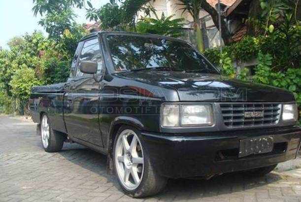  Jual  Mobil Isuzu Panther  Pick  Up  M T Solar 2004 Bandung  
