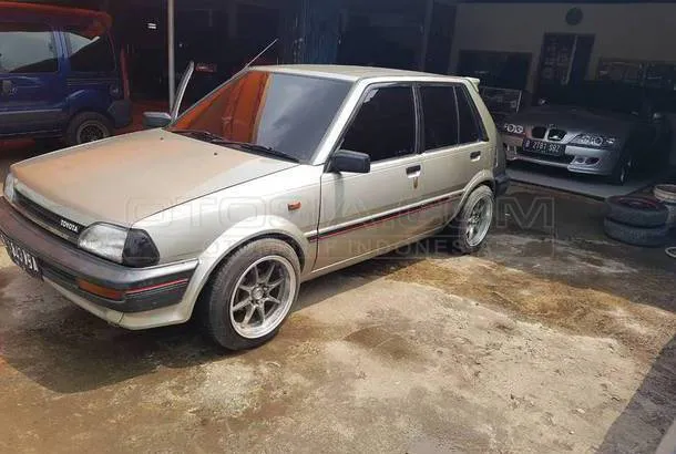 Jual Mobil Toyota Starlet 1 3 Se Bensin 1990 Jakarta Barat Otosia Com