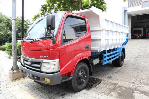 Jual Mobil Toyota Dyna Rino Dump Truck Bensin 2017 Semarang Otosia Com
