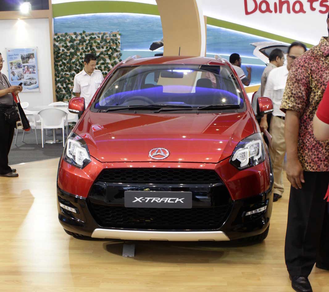 World Premiere Daihatsu Ayla X Track Di POS 2013 Merdekacom