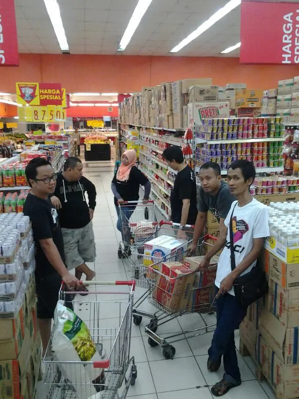 Belanja bahan makanan, minuman serta obat-obatan