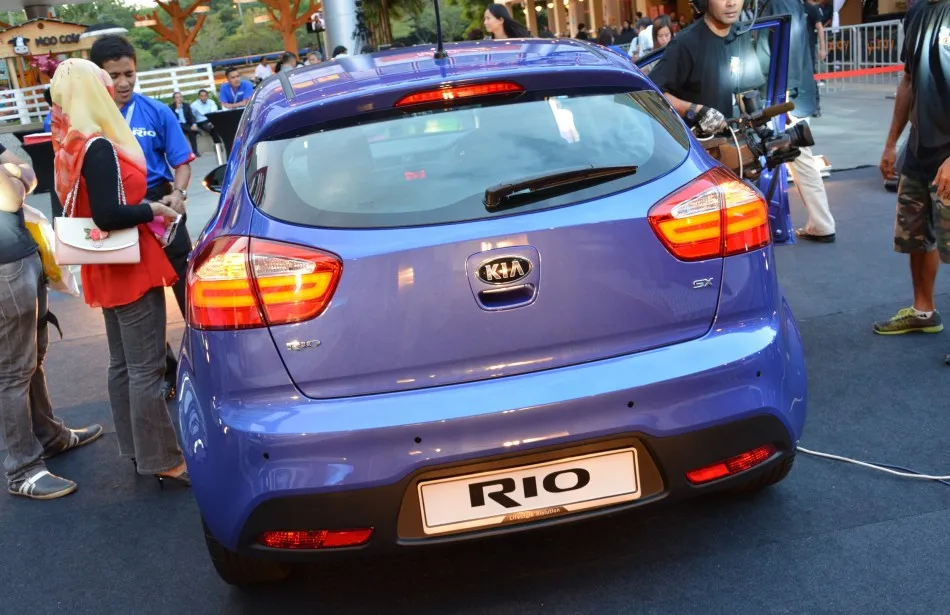 Kia Rio facelift 2013 meluncur merdeka.com