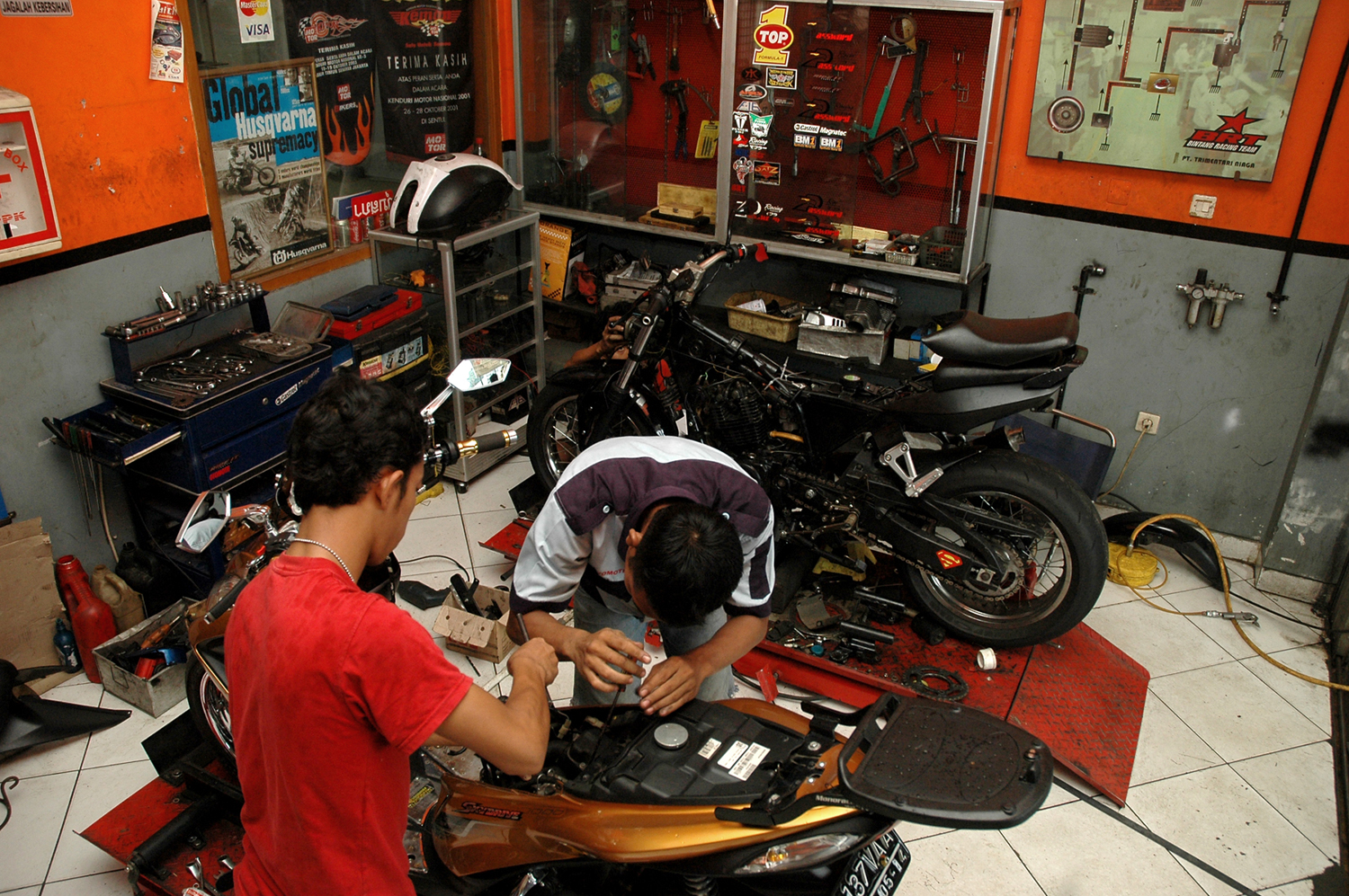 Bengkel Modifikasi F 16 Motor Bali