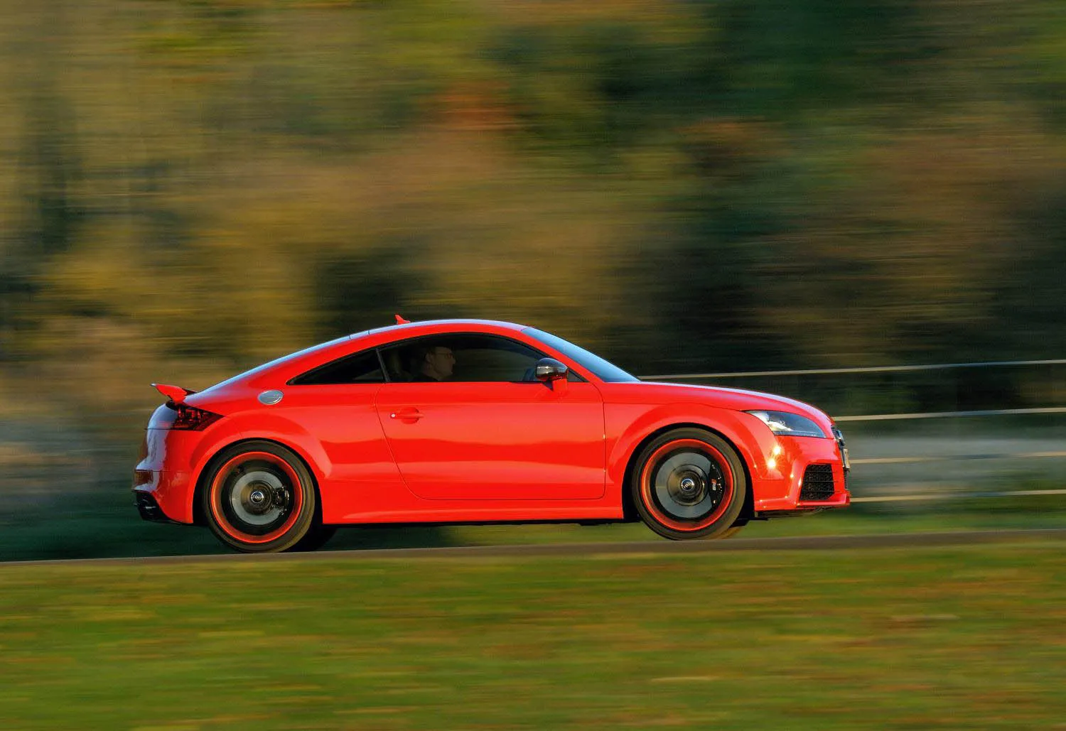 mesin 2.5l tfsi audi raih international engine of the year 2013