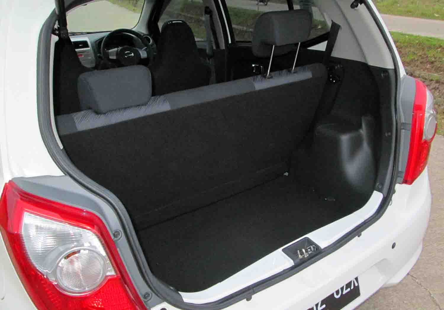 Semua berkomentar interior  Astra Daihatsu  Ayla  luas 