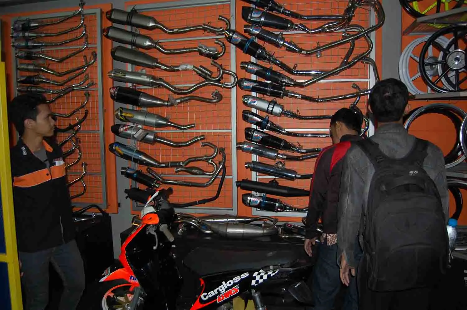 motor ahrs masuk bisnis clothing 72e480