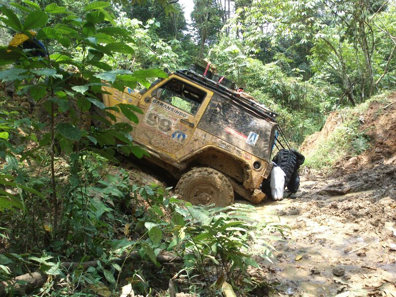 Besut Jeep mopar dadak libas medan ekstrim ekspedisi  