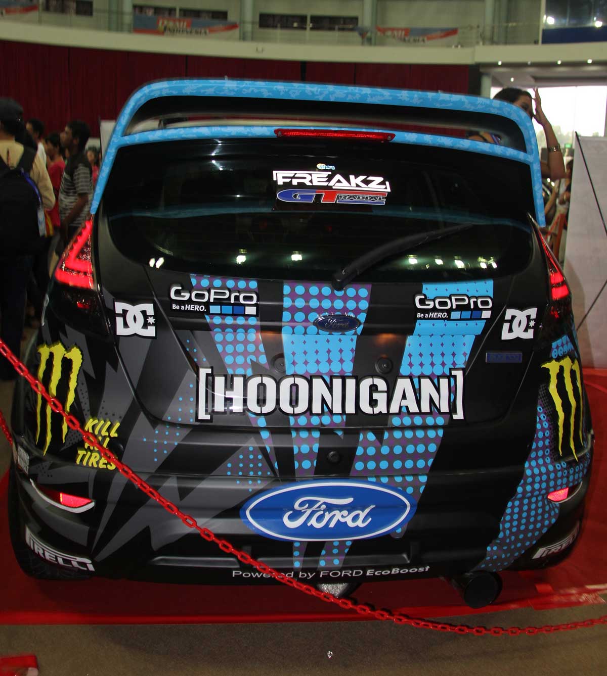 Modifikasi sticker Ford Fiesta ala besutan Ken Block 