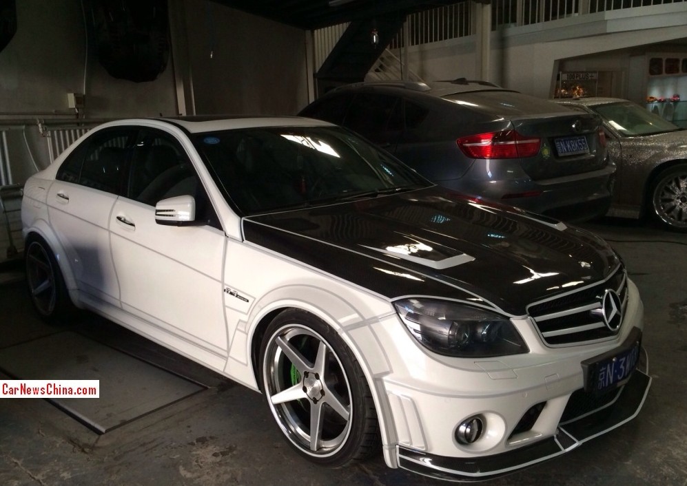 benz c63 amg bisa menyala dalam gelap d2804e