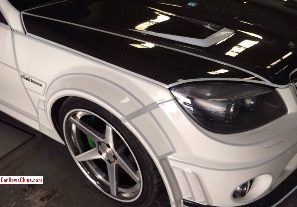 benz c63 amg bisa menyala dalam gelap e95c82