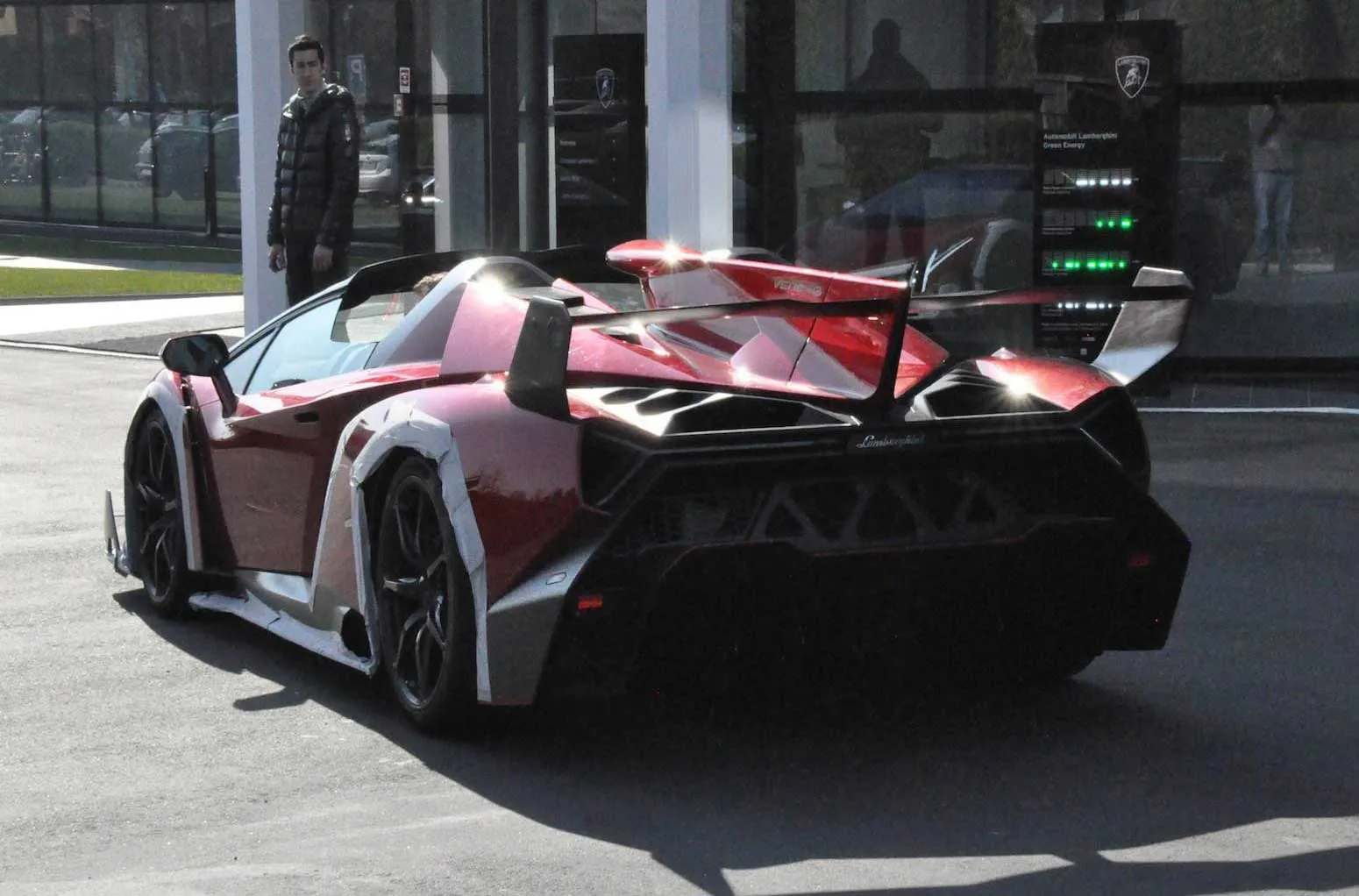 veneno roadster tertangkap kamera b91497
