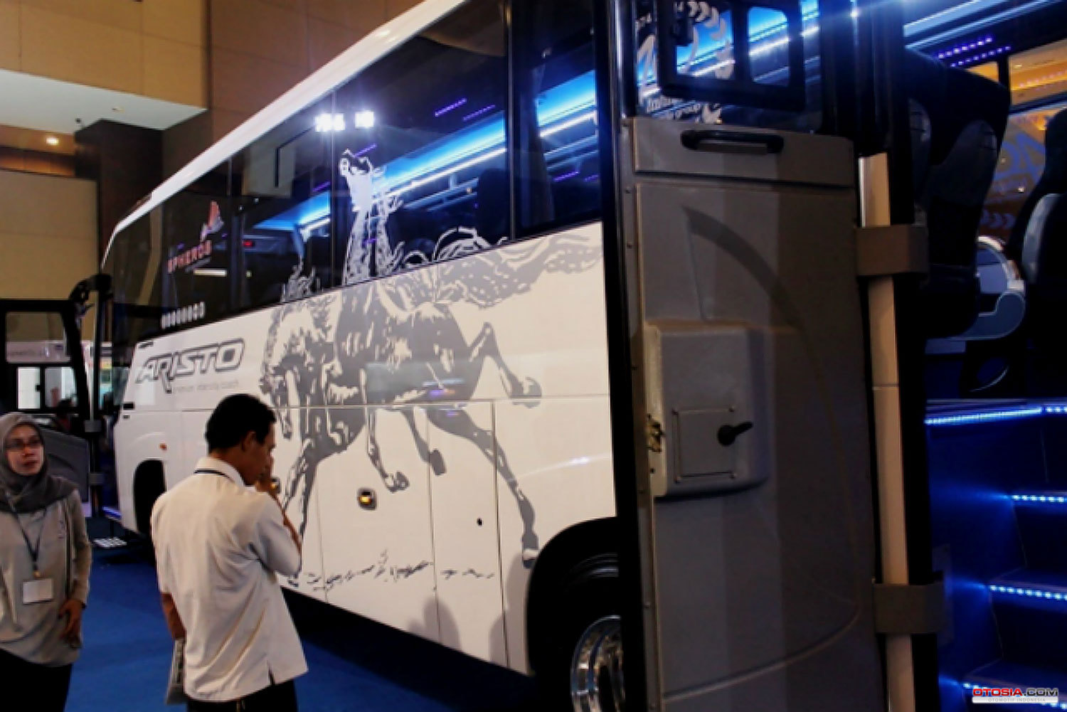 New Armada Optimis Jual 100 Bus Mewah Di INAPA 2014 Merdekacom