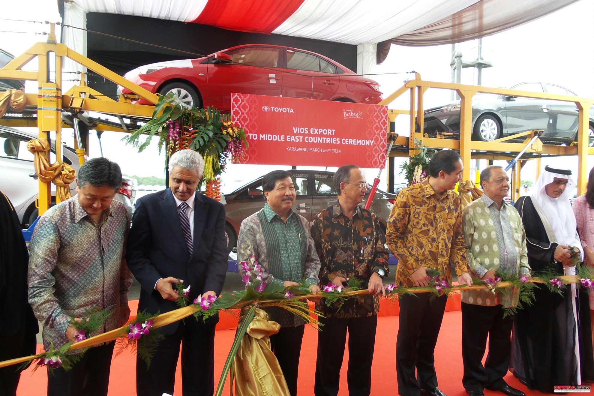 unit toyota vios buatan indonesia merapat ke timur tengah 0519ed