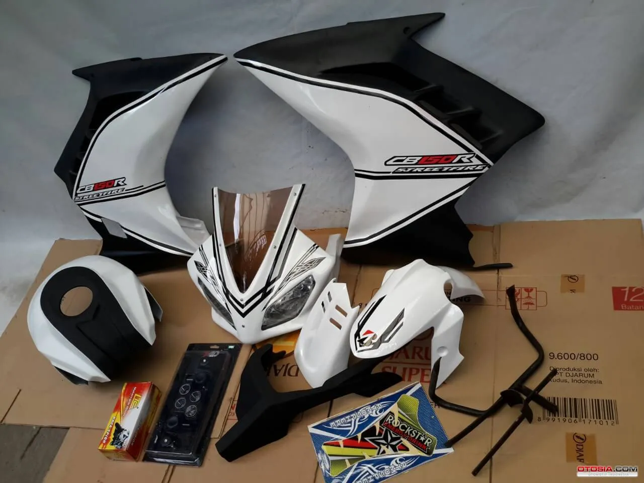 Replika Fairing Motor Sport Perpaduan R125 Dan Ninja FI Replika Fairing Motor Sport Perpaduan R125 Dan Ninja FI