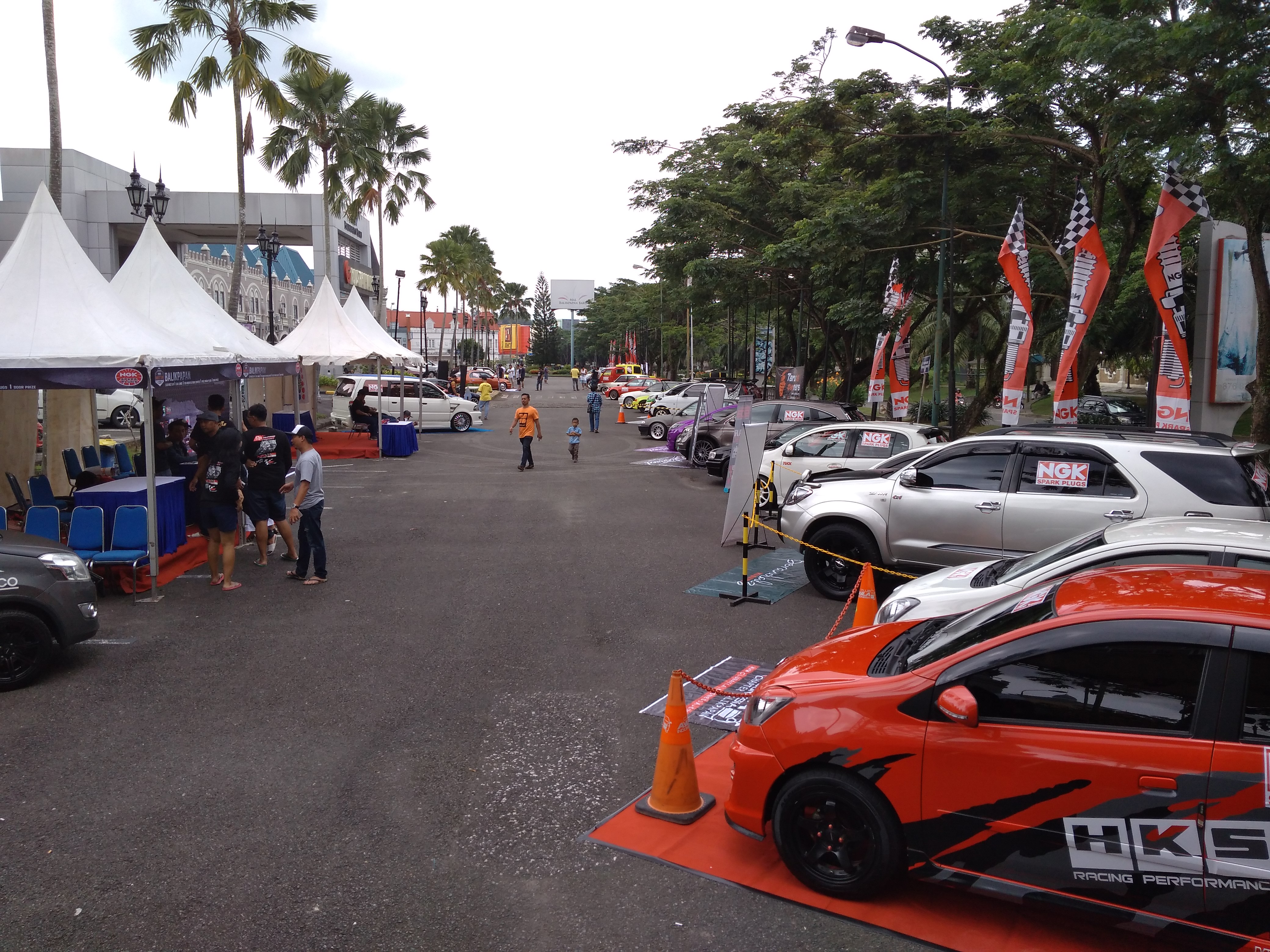 Komunitas Mobil Padati Ngk Pit Stop Balikpapan Otosiacom