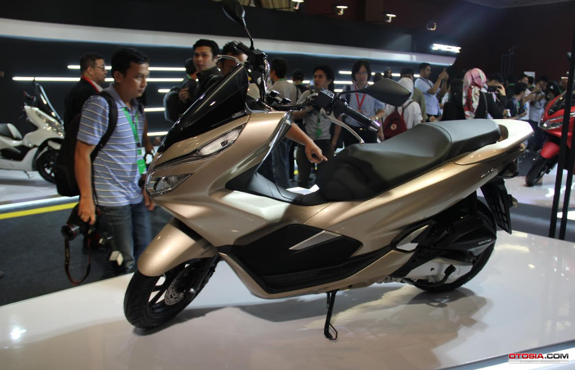 Skutik Premium Bekas Mending Beli Honda Pcx Atau Yamaha Nmax Otosia Com