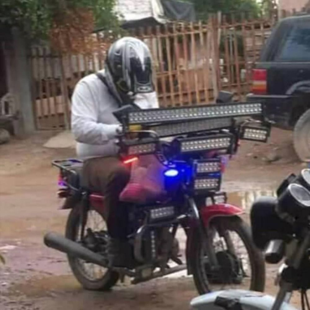 10 Modifikasi Nyeleneh Lampu Sepeda Motor Ini Bikin Ketawa