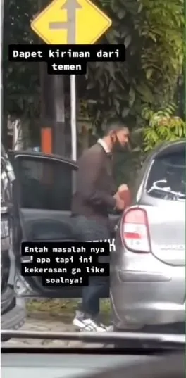 Viral Pasangan Berseteru Di Tempat Umum Si Cewek Sampai Dijepit Dengan Pintu Mobil Otosia Com Viral Pasangan Berseteru Di Tempat Umum Si Cewek Sampai Dijepit Dengan Pintu Mobil Otosia Com