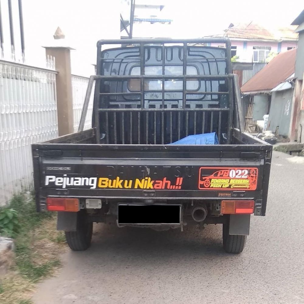 Ragam Tulisan Lucu Di Bak Mobil Pickup