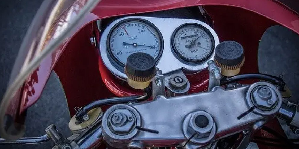 Speedometer motor - Image by Michael Kauer from Pixabay