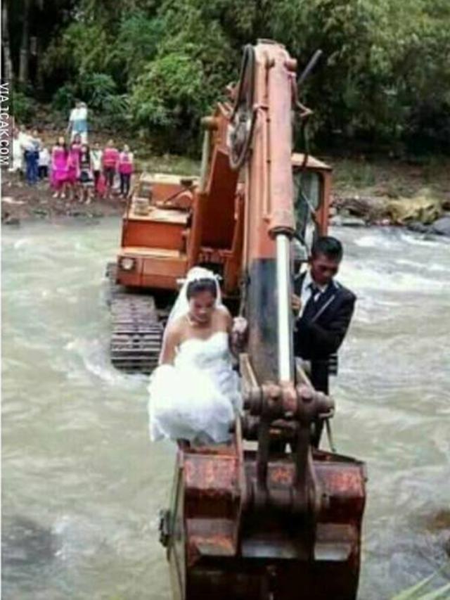 Bikin Heboh 6 Pengantin Pakai Kendaraan Ukuran Besar ke 