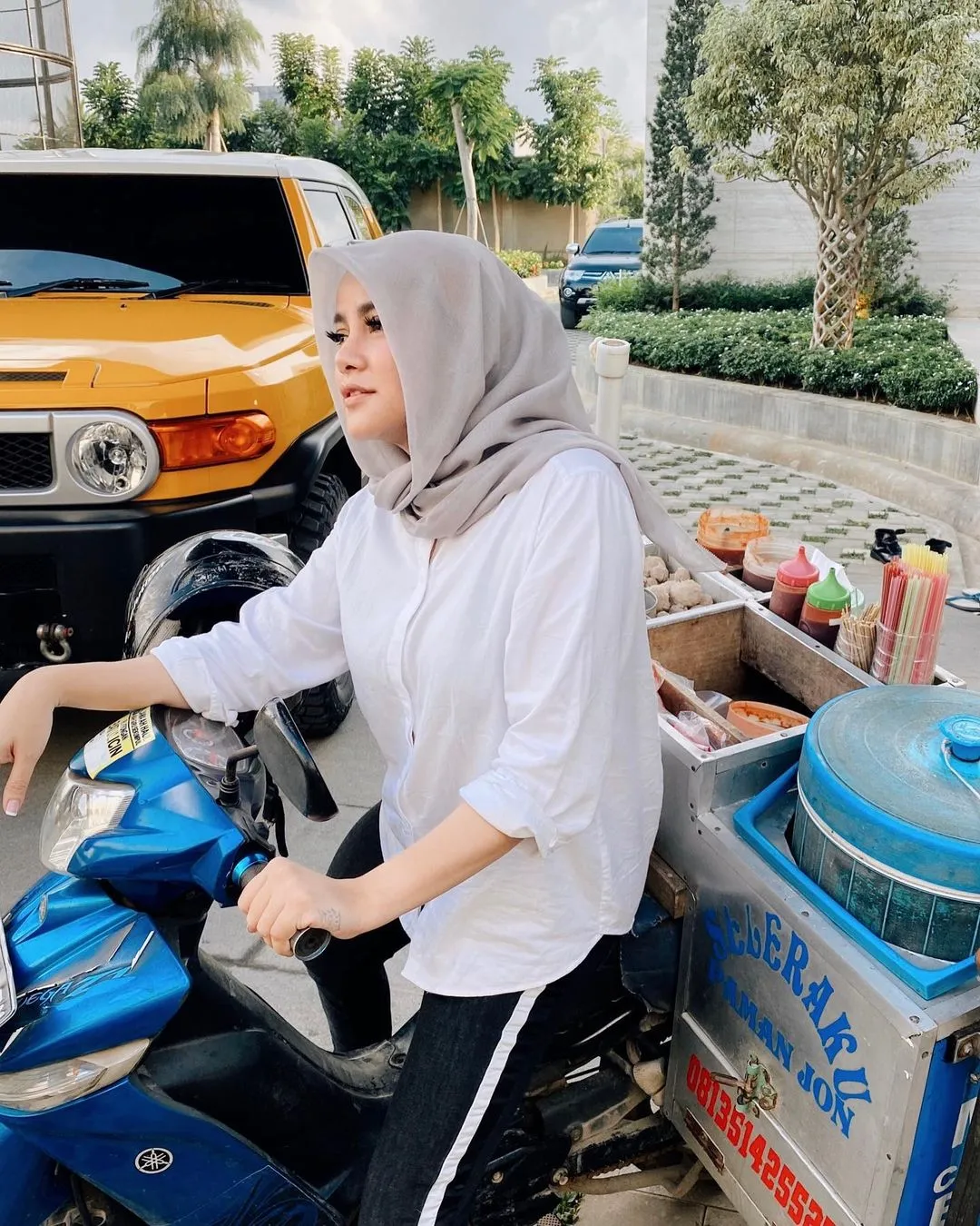 Potret Olla Ramlan Saat Naik Motor Potret Olla Ramlan Saat Naik Motor