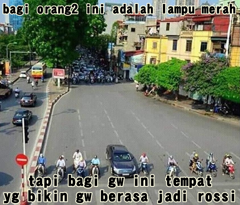 10 Meme Lucu Kelakuan Pengendara Motor dan Mobil saat di Lampu Merah