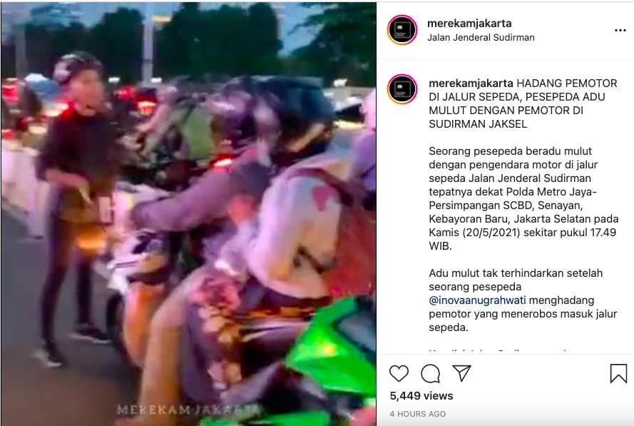 Pesepeda adu mulut dengan pemotor di jalur sepeda (Instagram/merekamjakarta)