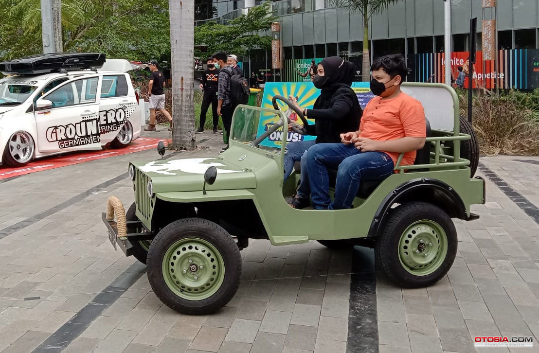 Selain anak-anak, Gelis Mini Jeep dapat dinaiki orang dewasa