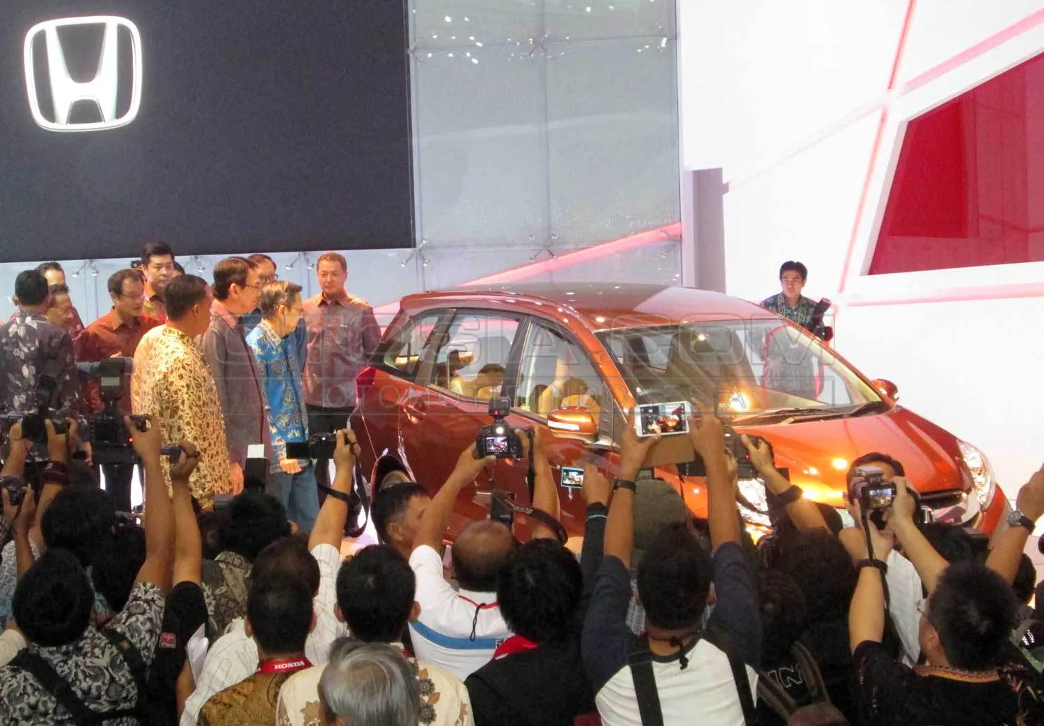 Wapres Budiono kunjungi Booth honda di IIMS-2013