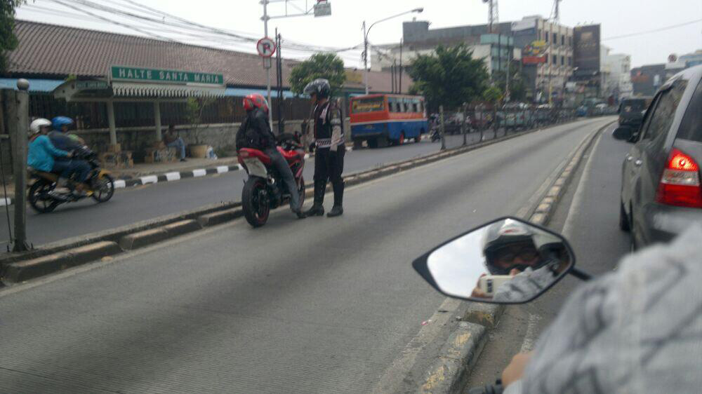 Pengendara motor yang melanggar kena sanksi Rp 500 ribu