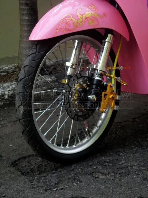 Scoopy curi perhatian dengan warna feminis  merdeka.com