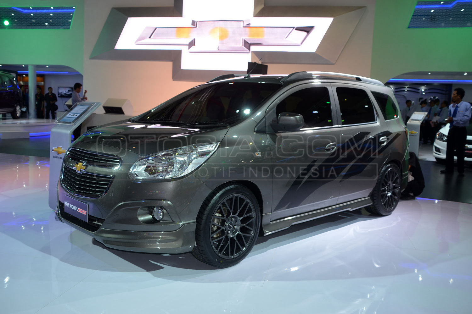 Foto Modifikasi Mobil Chevrolet Spin Keren Bajindul Modifikasi