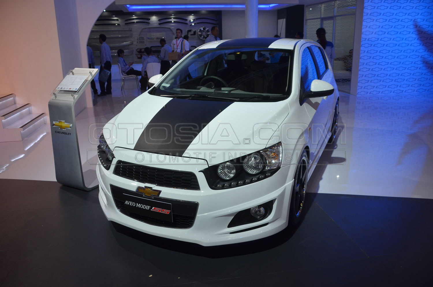 Gambar Modifikasi  Mobil  Chevrolet  Spin Modifotto