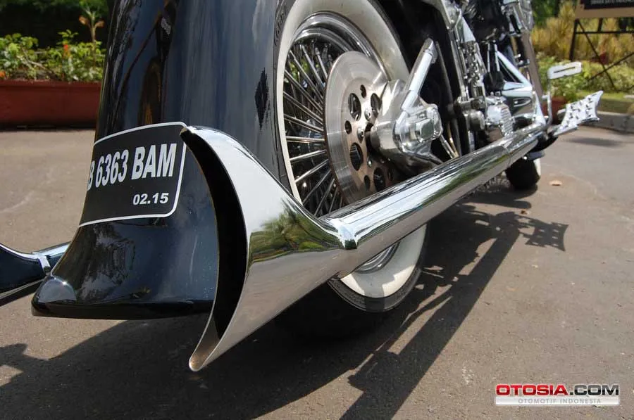 Harley Fatboy Lowrider ala DJ Lil B  merdeka.com