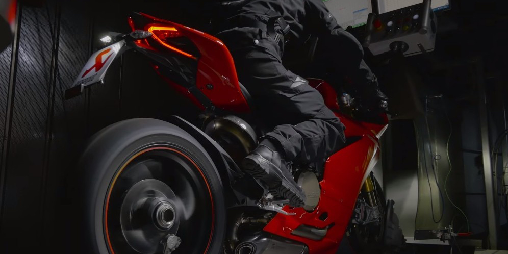 Panigale Dikawinkan Akrapovic? Siap-siap Merinding Bro