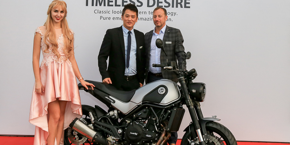 Motor Retro Modern Benelli Leoncino 500 Resmi Meluncur